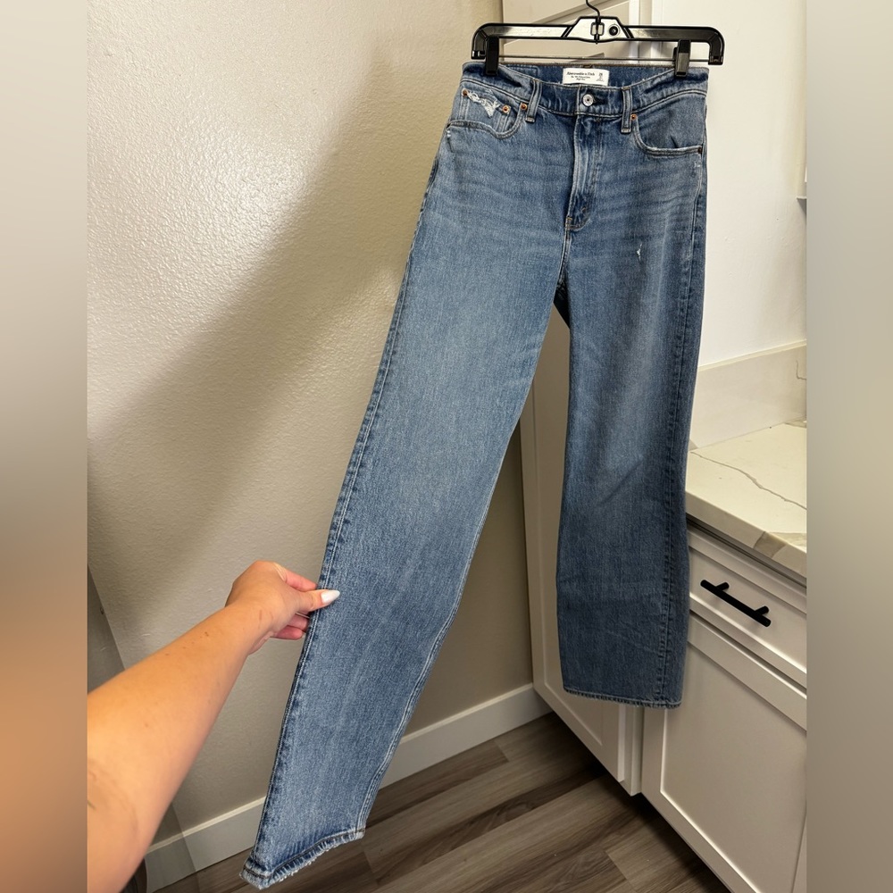 Abercrombie & Fitch The 90s Relaxed Jean High Rise - Picture 2 of 7